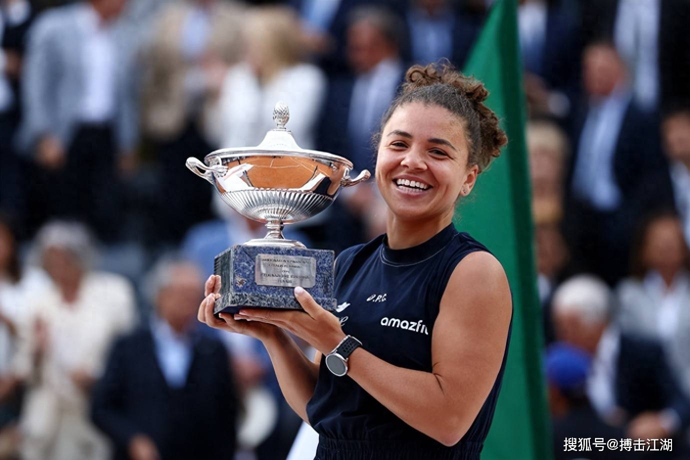 使他不得不 使他不得不